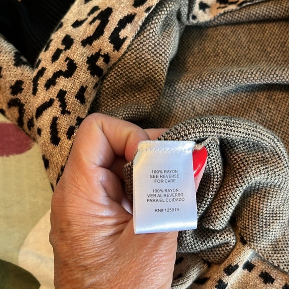 Leopard cape with sleeves - Picture 5 of 7